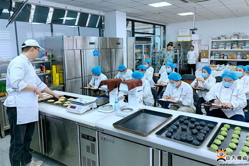 飲食中心舉辦春夏烘焙新品發布暨學生食堂烘焙飲品技能培訓